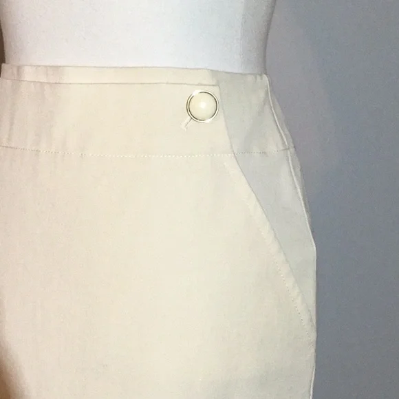 Banana Republic pencil skirt w/front pockets, back zipper, creamy white, size 6 - Picture 2 of 7